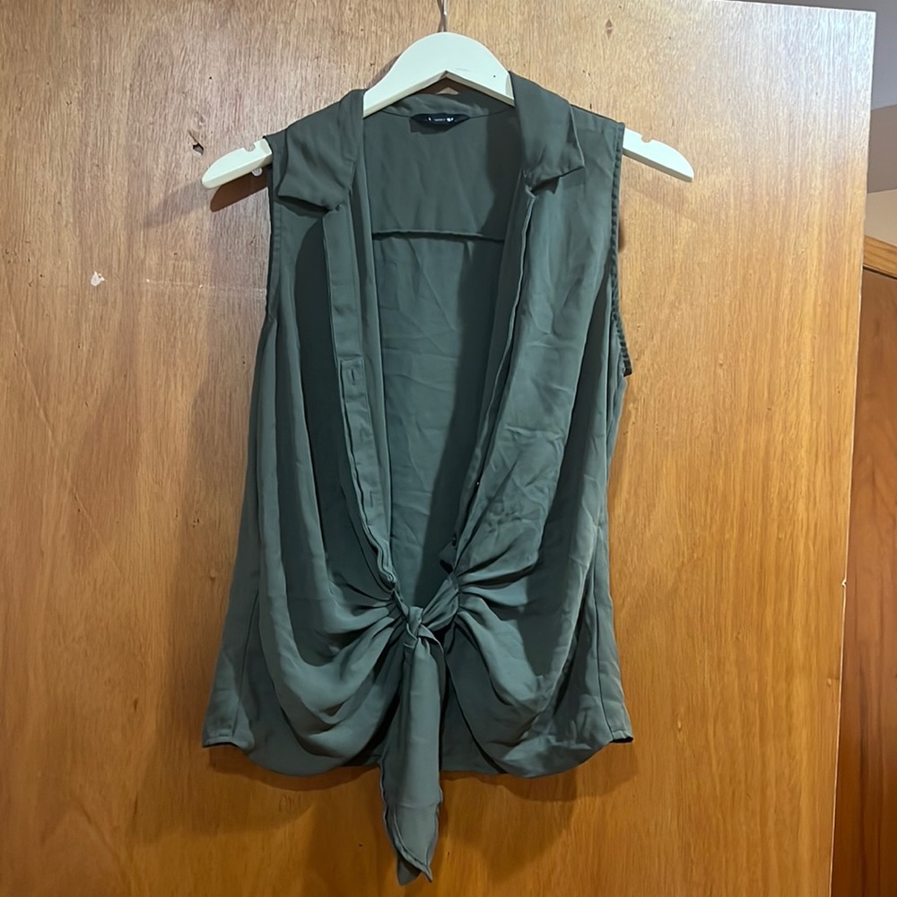 Express button down tank - Picture 2 of 4